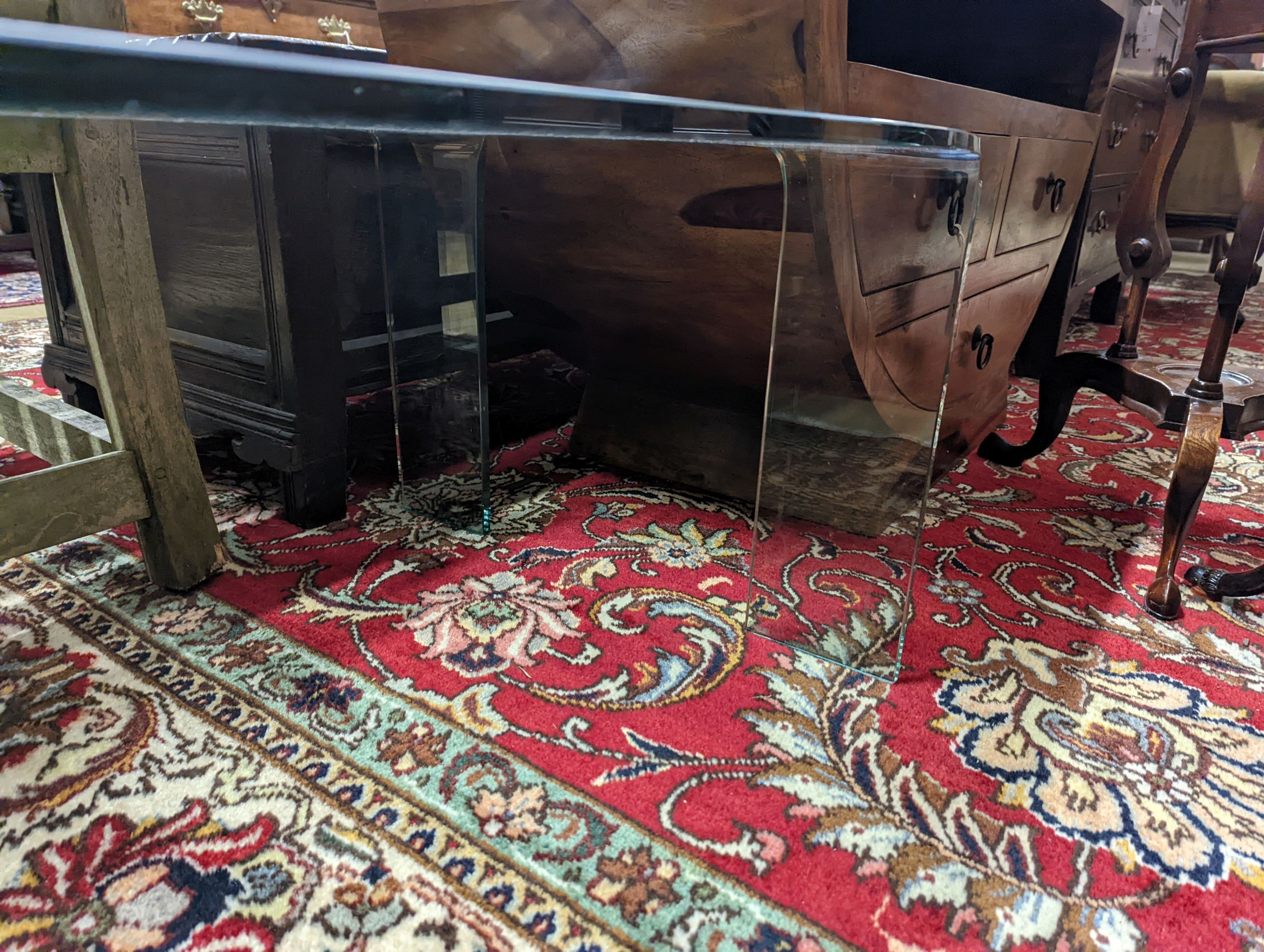 A contemporary rectangular glass coffee table, length 114cm, depth 60cm, height 43cm